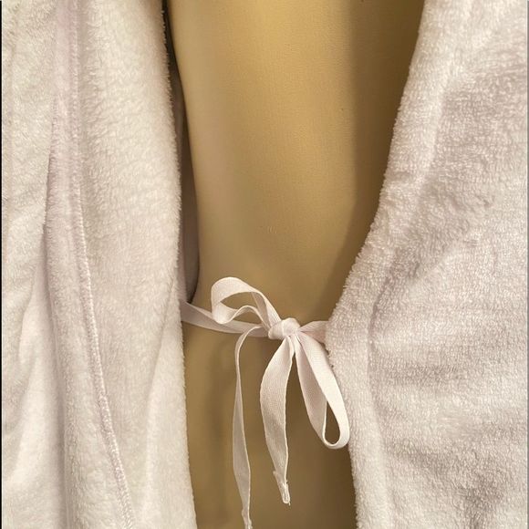 Calvin Klein bath robe - Picture 7 of 16